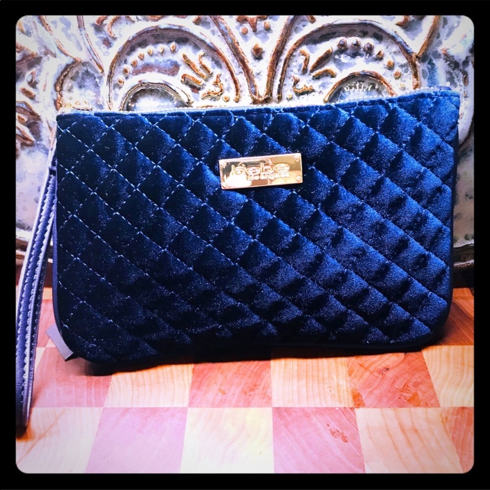 NWT BEBE BLUE VELVET CLUTCH perfect for phone 📱!